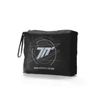 Seventy Regnställ 2-delat SD-S1 Svart kompakt förvaringsväska med dragkedja och logotyp. Smidig att bära och förvara regnstället.